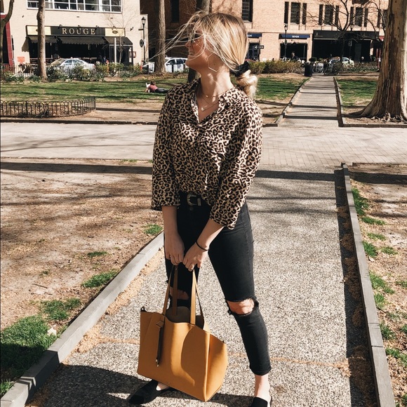 Meet your Posher, Nicole - Picture 3 of 6